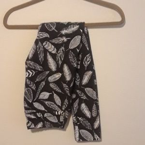 Lularoe Black Feather Leggings OS